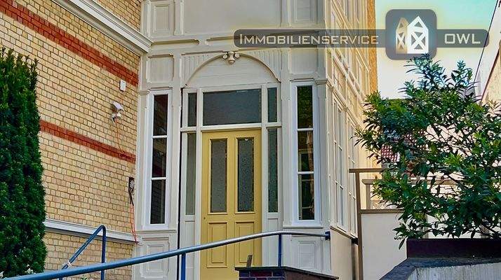 Neuer Stilvoller Eingang mit Jugendstiltüre