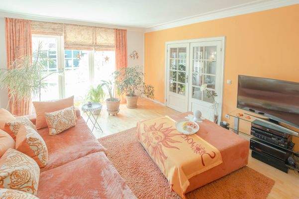 Wohnzimmer mit Gartenzugang 