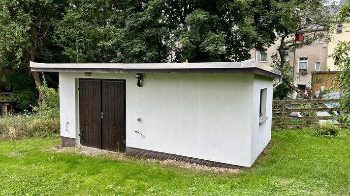 Kleines Werkstattgebäude hinter dem Haus