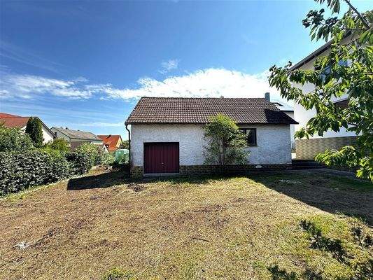 Doppelgarage mit Geräteschuppen