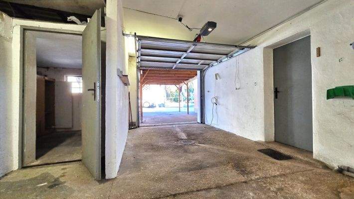 Garage mit Sektionaltor