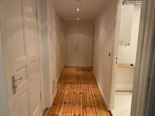 Flur mit Zwischendecke (Stauraum)