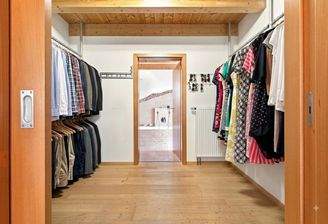 Begehbarer Kleiderschrank