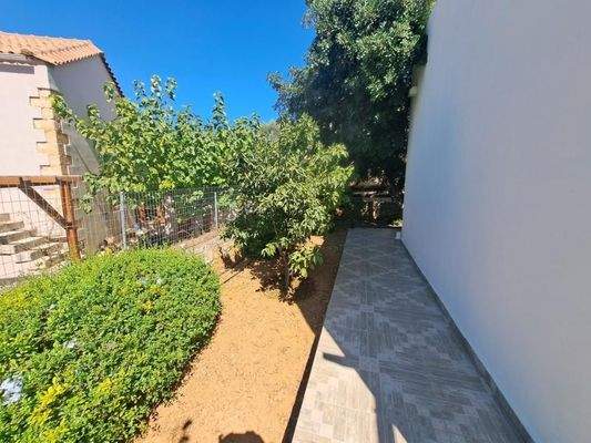 Kreta, Douliana: Elegante Villa mit Pool und Garten zu verkaufen