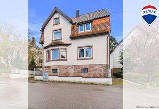 REMAX Immobilien DeLux Einfamilienhaus Frontansicht Schiffweiler Mark Borowicz