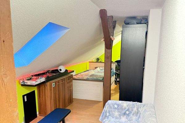 2. Kinderzimmer Dachgeschoss (1.OG links) .jpeg