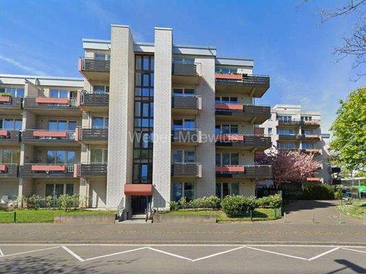 3469 Gebäudeansicht Frühling a