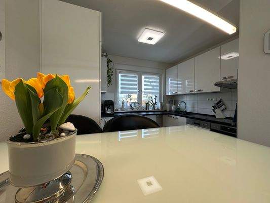 Offene Tageslicht-Wohnküche