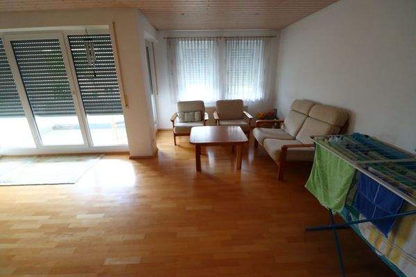 Zimmer OG mit Balkon.JPG