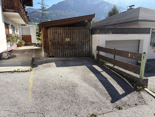 Carport und Freiplatz
