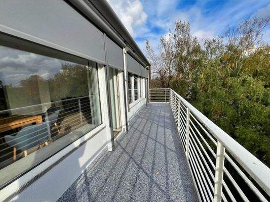 Balkon mit Beschattung