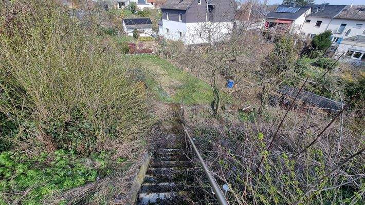 Garten mit Zugang über die Treppe