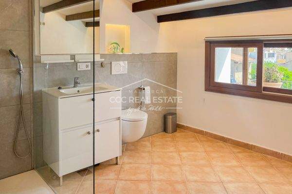 Badezimmer mit Dusche