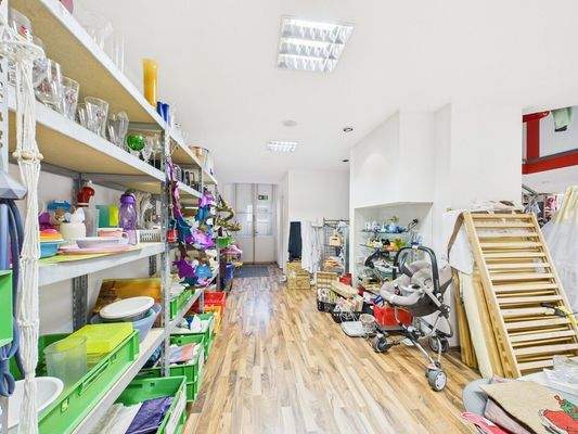 Caritas Ladengeschäft.   