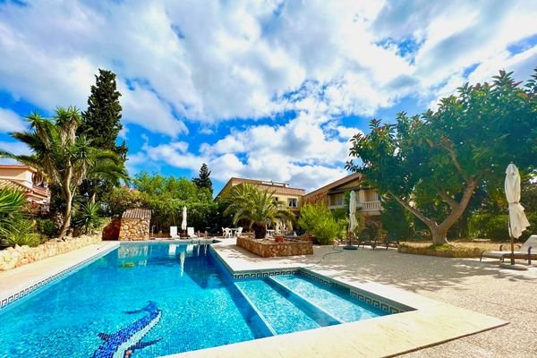 Villa mit Pool und 6v Apartments in Ses Palmeras