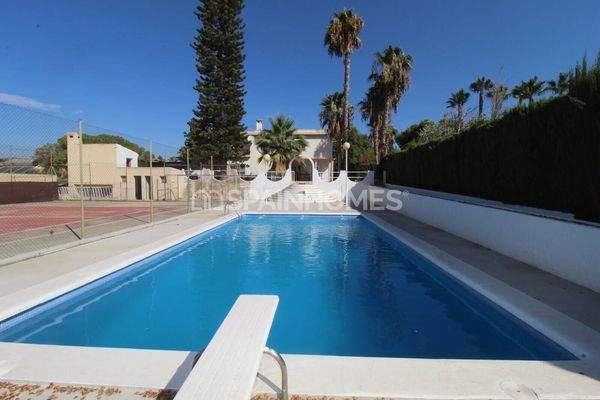 Spanish Style House with Pool in Elche Alicante