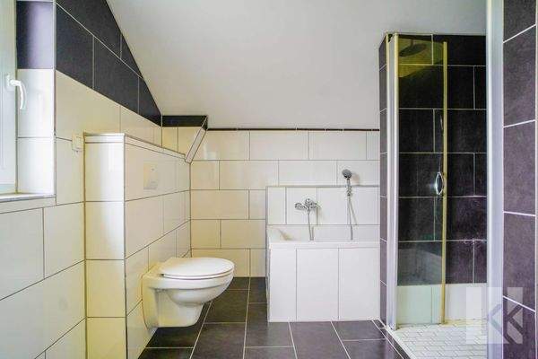 ...Badewanne und Dusche