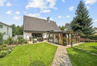 Blick aufs Haus aus dem Garten