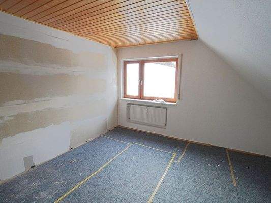 Schlafzimmer Wohnung DG (mit Renovierungsbedarf)