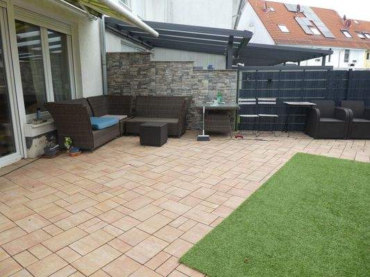Terrasse und Hof