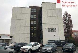 Blick auf den Gebäudekomplex