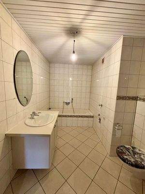 Badezimmer mit Wanne