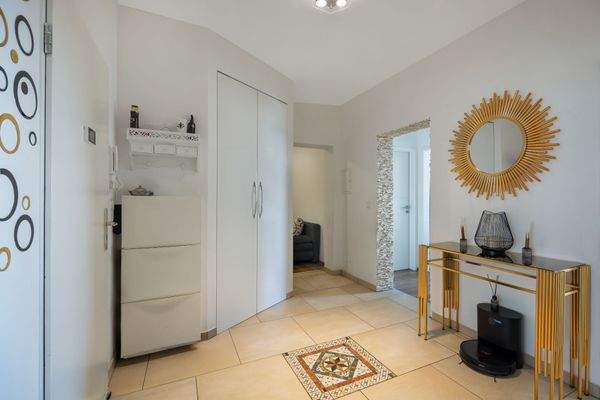 EIngang mit Einbauschrank