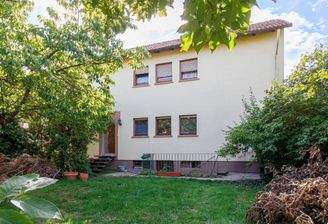 Zweifamilienhaus mit großem Grundstück
