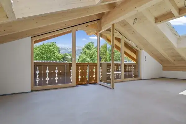 Esstisch + Kamin-Bereich