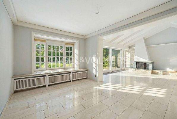 Südlage Wohn- und Esszimmer(KI generiert Sommer)