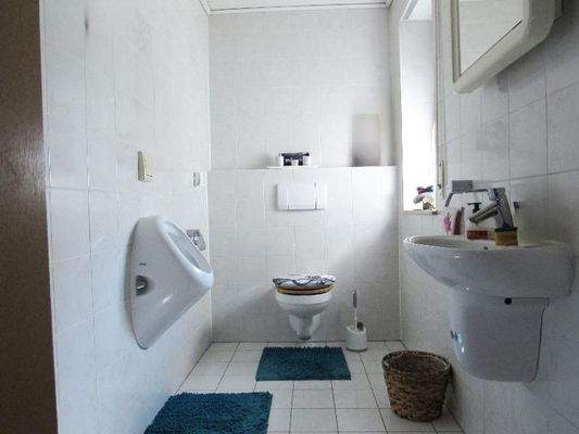 Gäste- WC im Erdgeschoss