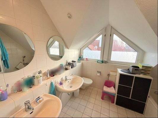 Badezimmer, DHH vorne