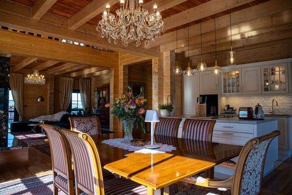 Lichtdurchfluteter Essbereich