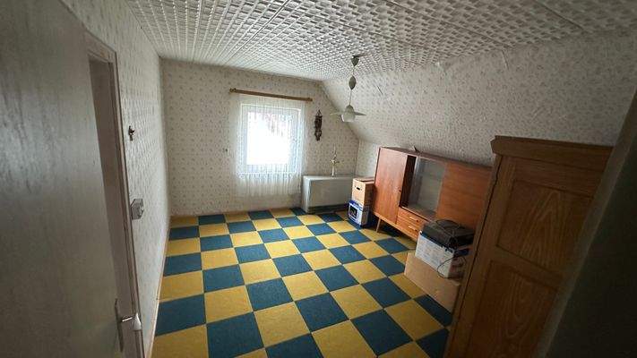 DG - Kinderzimmer / Büro / Ankleide – 1