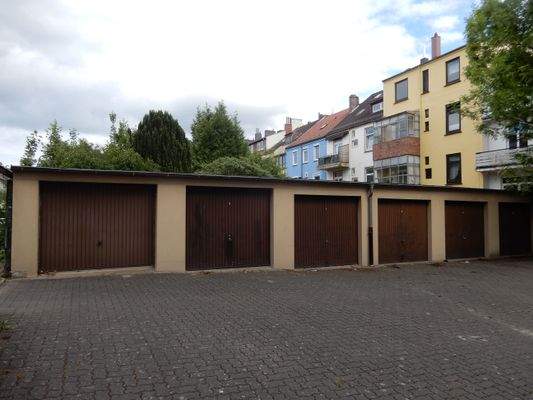 10x Einzelgarage auf dem Hof 