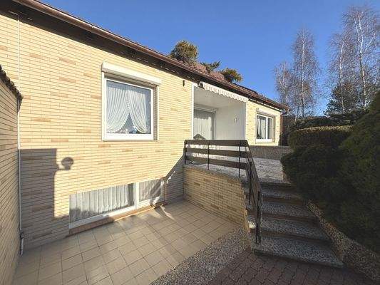 Südseite des Hauses mit Zugang zur Terrasse