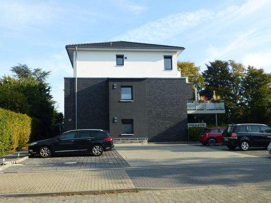 Parkplätze vor dem Haus