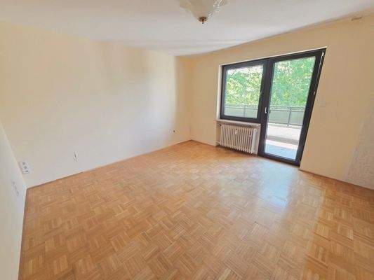 1. OG Schlafzimmer mit Balkonzugang (1) #095735