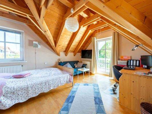 Kinderzimmer mit Sichtdachstuhl