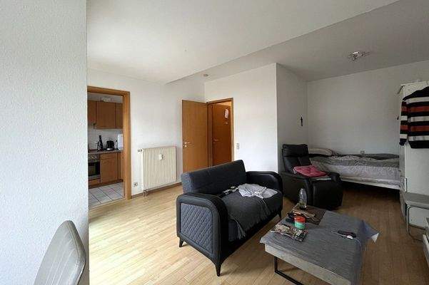 Wohn-, Ess- und Schlafzimmer