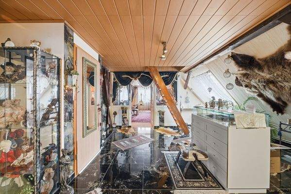 Eingangsbereich mit hochwertigem Fußbodenbelag