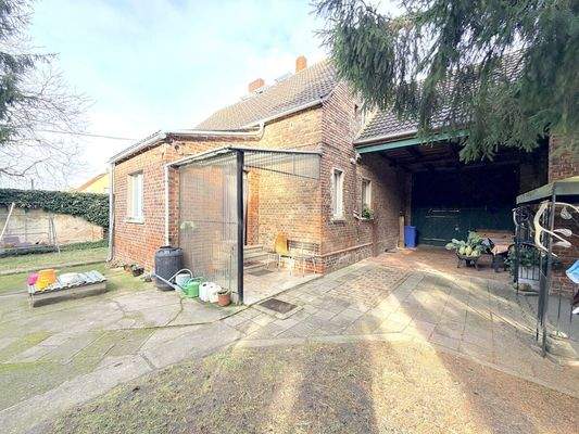 Innenhof mit Toreinfahrt