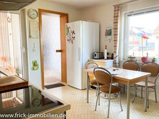 22-Küche + Eßplatz OG.JPG