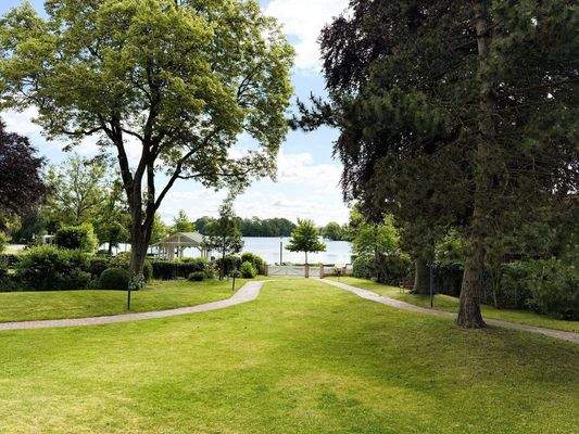 parkähnlicher Garten.jpg