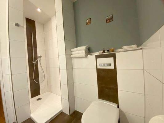 ... mit einer Dusche