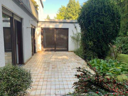 Südterrasse im Grünen