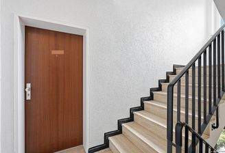 Treppenhaus, Eingangstür der Wohnung