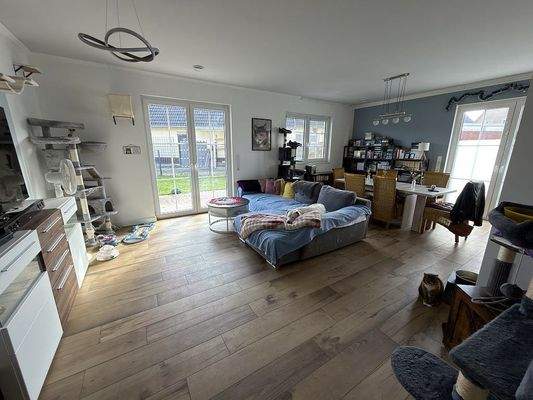 Wohnbereich mit Zugang zur Terrasse