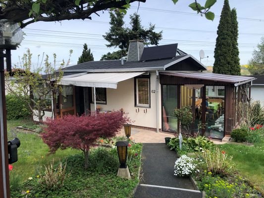 Grundstück mit Bungalow und Wintergarten