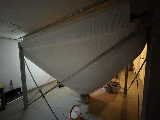 Sack für Pellets im Keller